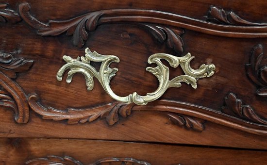 Commode Sauteuse Nîmoise en Noyer, Époque Louis XV - XVIIIe