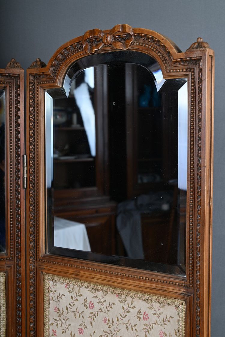 Walnut screen, Louis XVI style - Early 20th century