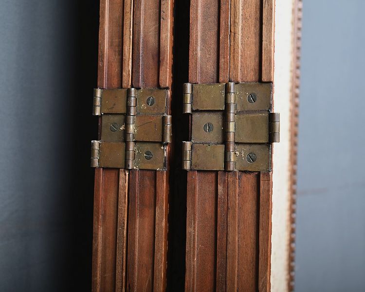 Walnut screen, Louis XVI style - Early 20th century