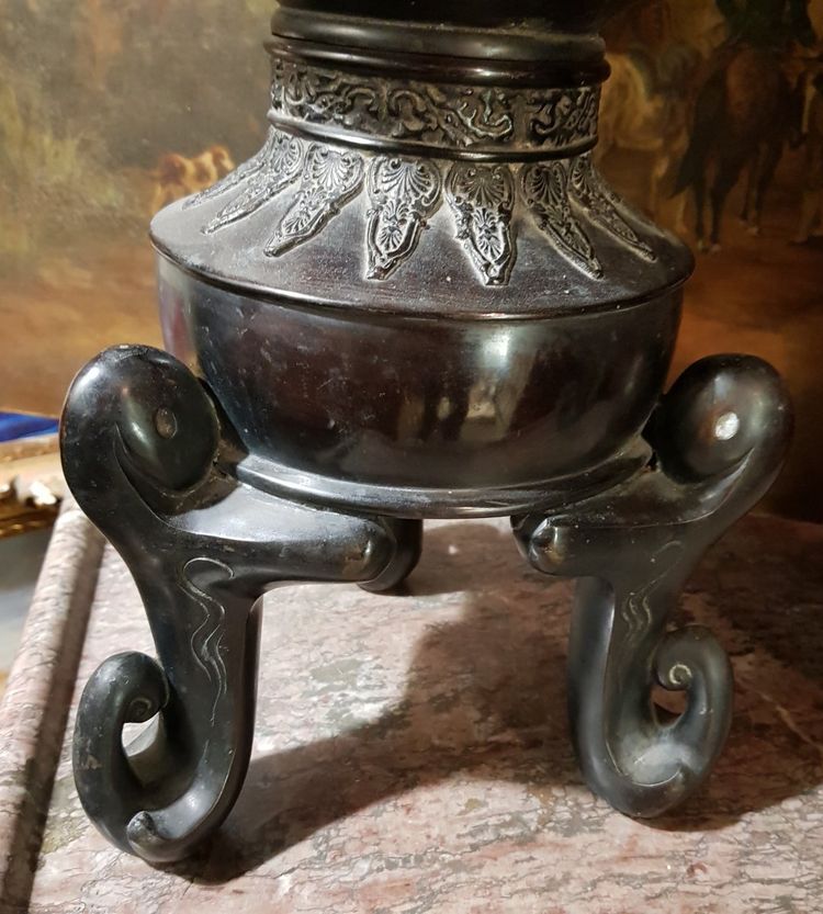 Grande Paire De Pots Couverts Et Prises En Statuettes Attr. Miyao Bronze époque Meiji