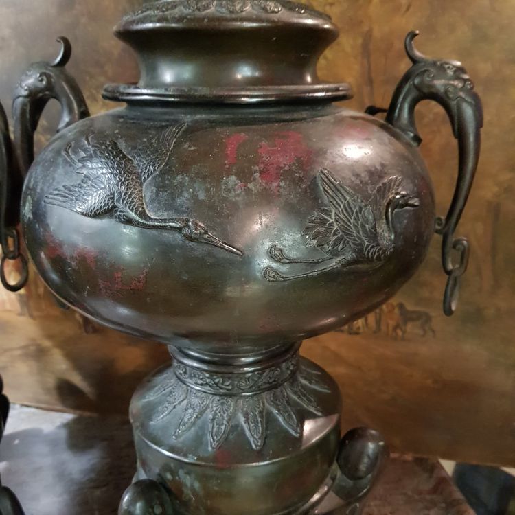 Grande Paire De Pots Couverts Et Prises En Statuettes Attr. Miyao Bronze époque Meiji