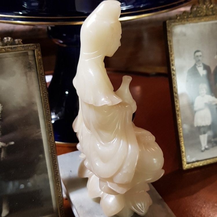 Guan Yin aus Speckstein oder Seifenstein, Qing-Dynastie, Buddha