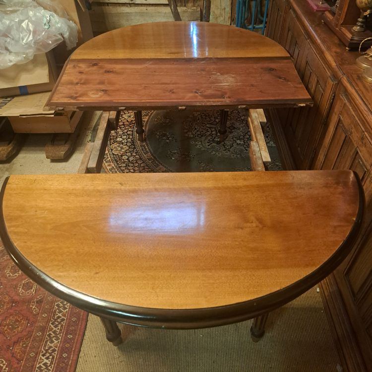 Louis Philippe oval extendable table with 4 walnut legs
