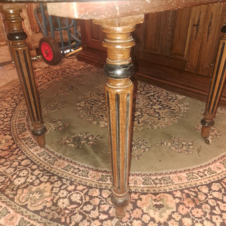 Louis Philippe oval extendable table with 4 walnut legs