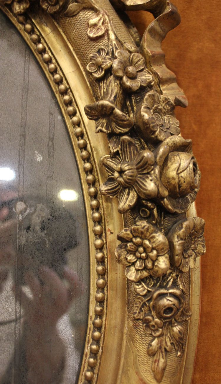 61 x 80 cm Miroir ovale style Louis XVI, feuille d'or, glace mercure.