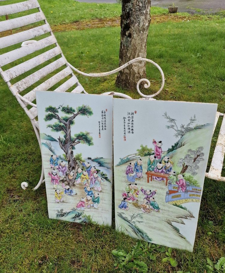 Paire De Plaques Murales Porcelaine De Chine à Décor d'Enfants Jouants émaux De La Famille Rose