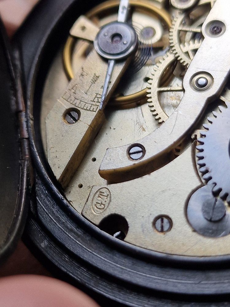 Orologio da tasca con aperture e ore saltanti, sistema brevettato G.T., acciaio e oro.