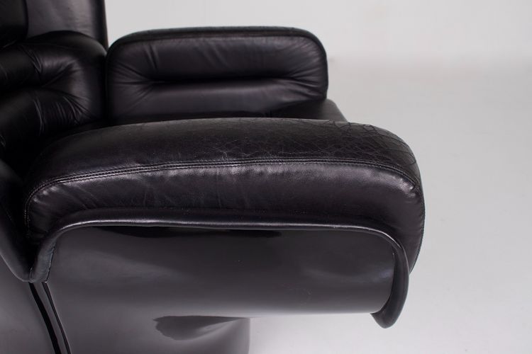 Poltrona Elda nera di Joe Colombo, edizione Comfort