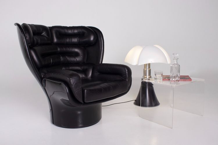 Poltrona Elda nera di Joe Colombo, edizione Comfort