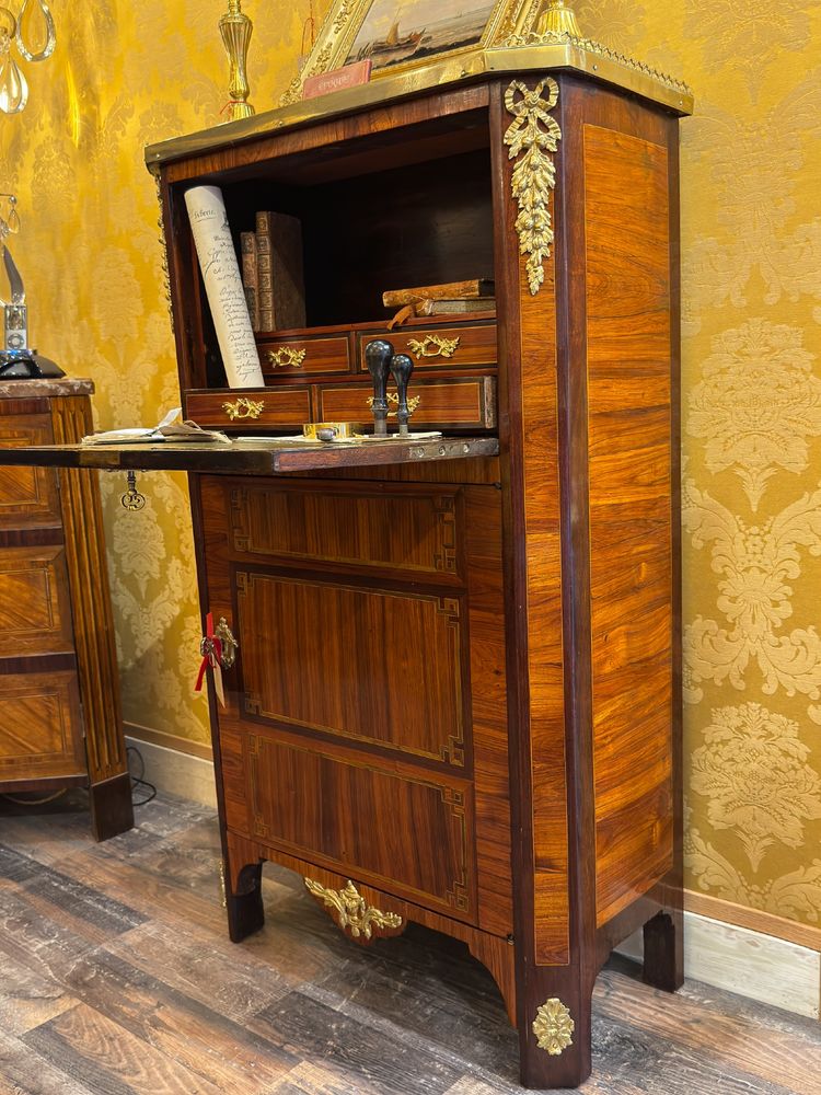 Sekretär aus Palisander und Amarant, Louis-XVI-Zeit, um 1780