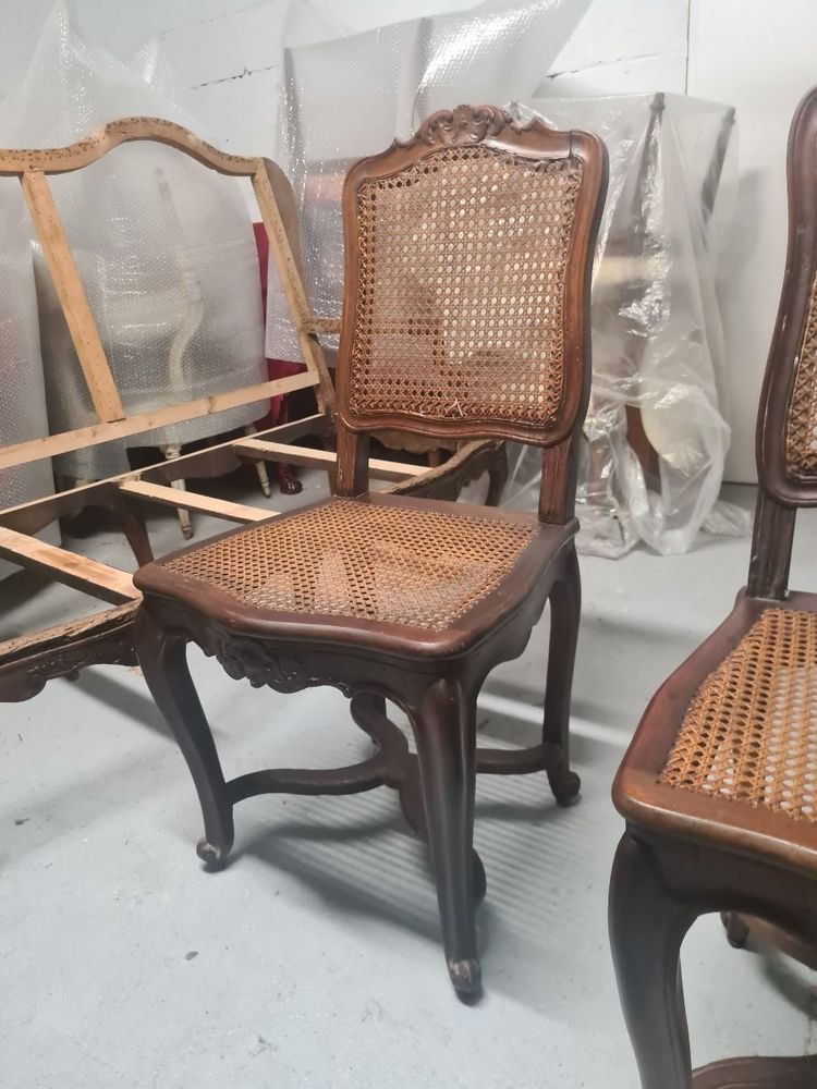 Paire de chaises en noyer début de l'époque Louis XV