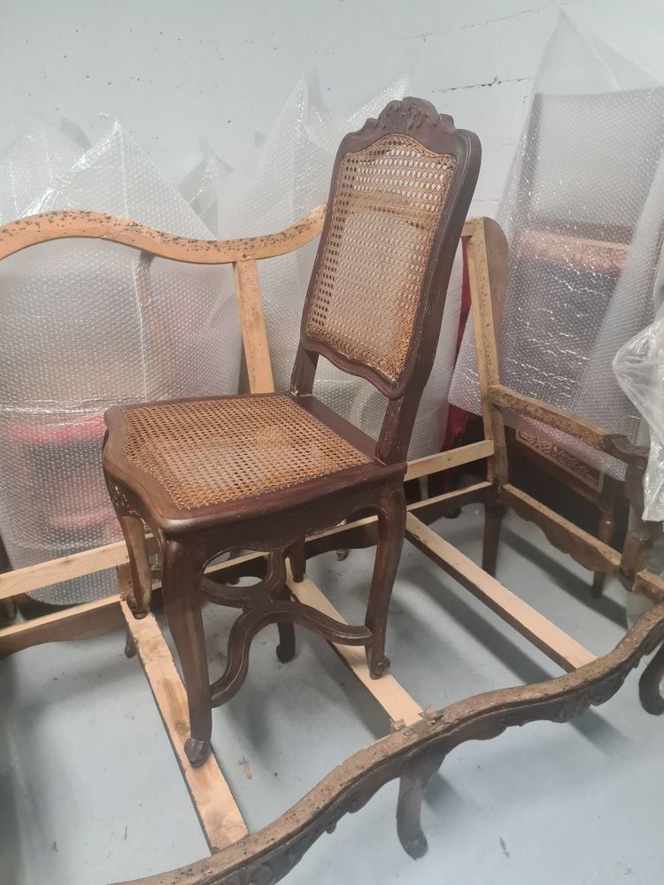 Paire de chaises en noyer début de l'époque Louis XV