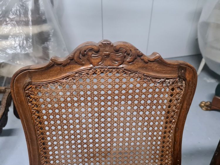 Paire de chaises en noyer début de l'époque Louis XV