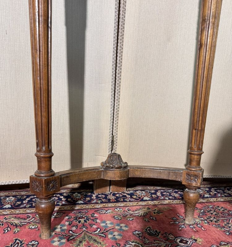 Console demie lune de style Louis XVI en bois sculpté