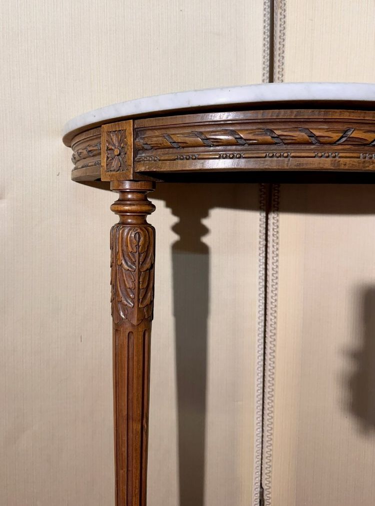 Console demie lune de style Louis XVI en bois sculpté