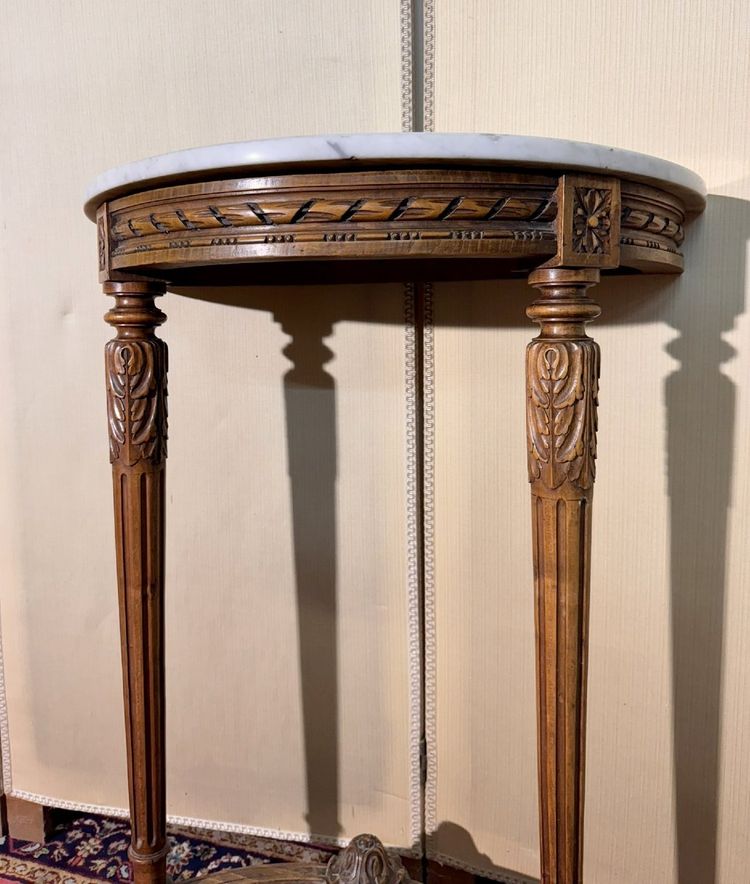 Console demie lune de style Louis XVI en bois sculpté