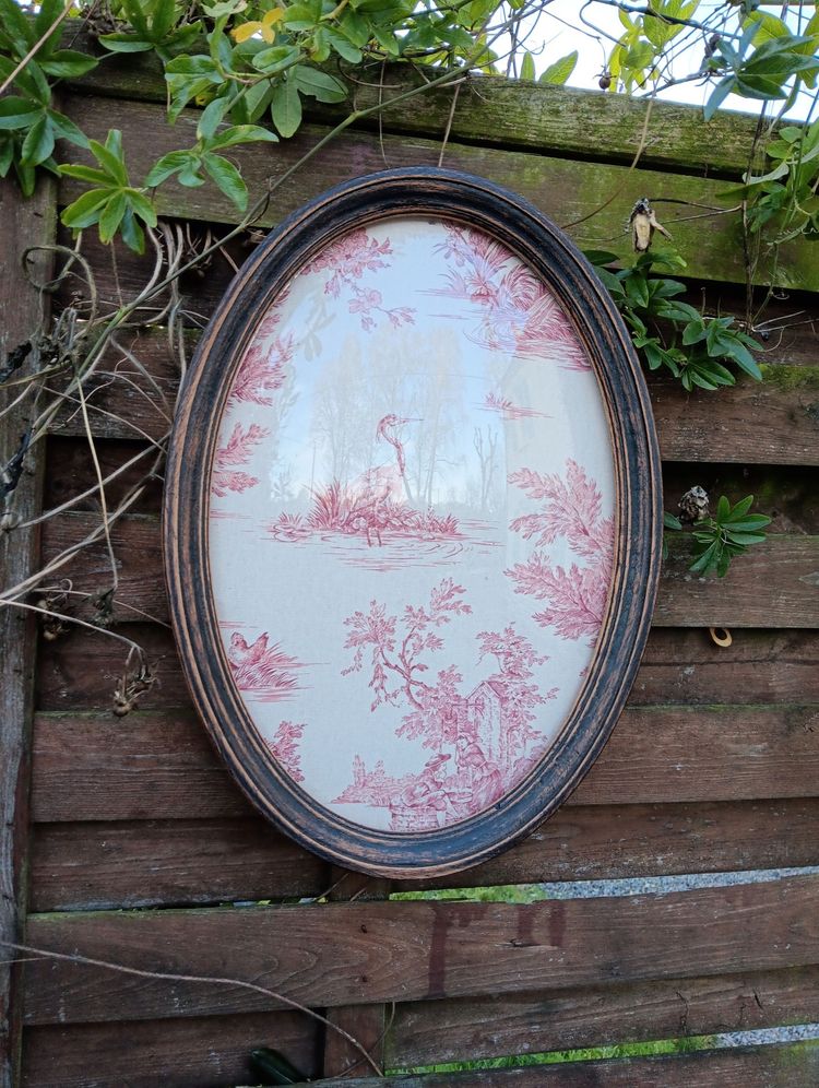 Large domed glass medallion frame