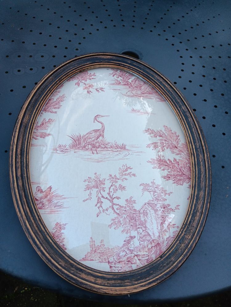 Large domed glass medallion frame