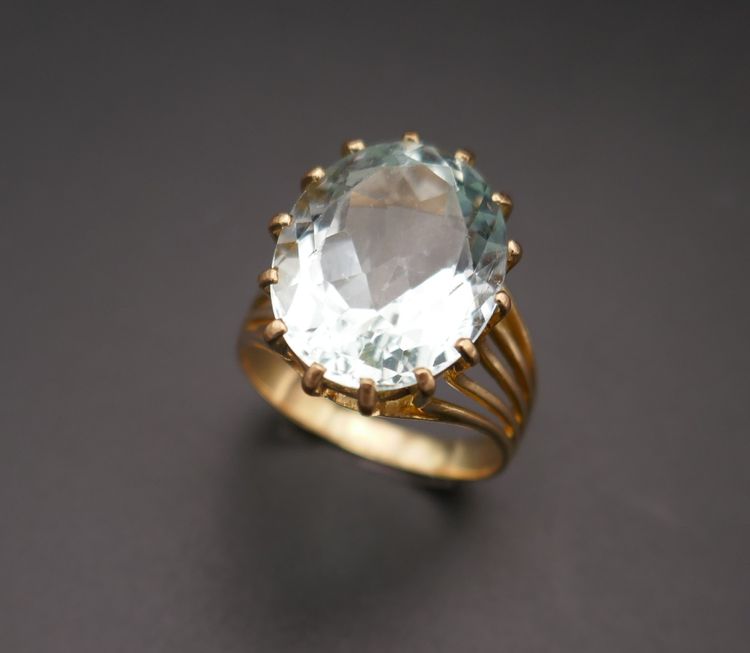 Ring mit Aquamarin, 18 Karat Gelbgold.