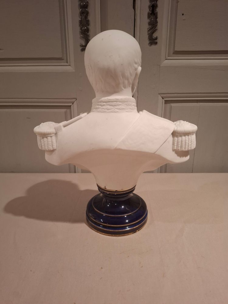 Busto in porcellana biscuit di Sèvres di Patrice de Mac Mahon, firmato "Forgeot 1874", fine del XIX secolo