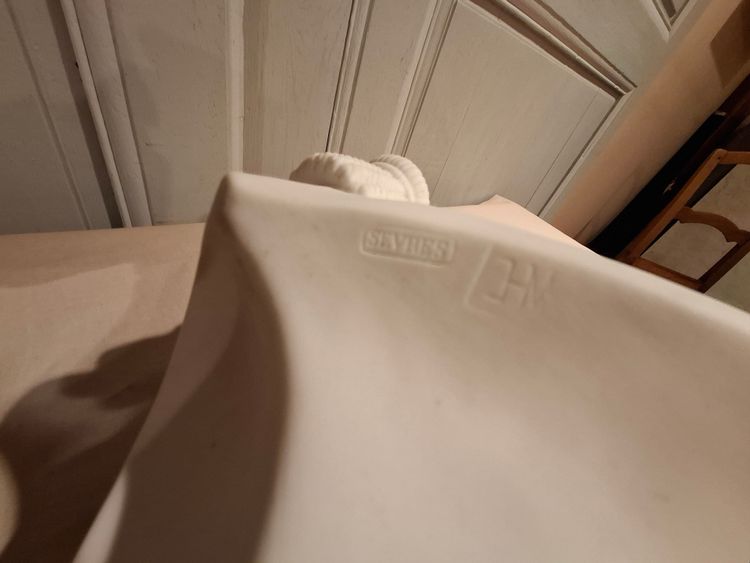 Busto in porcellana biscuit di Sèvres di Patrice de Mac Mahon, firmato "Forgeot 1874", fine del XIX secolo