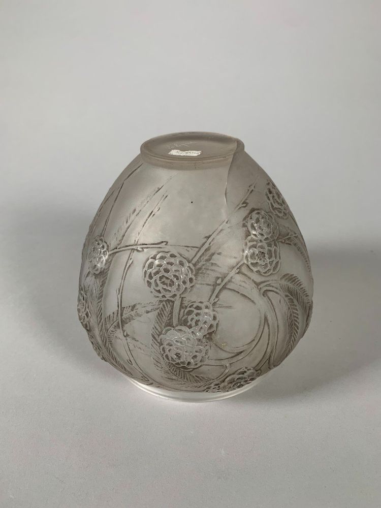 René Lalique (1860-1945)  Vase "nefliers", Vers 1930