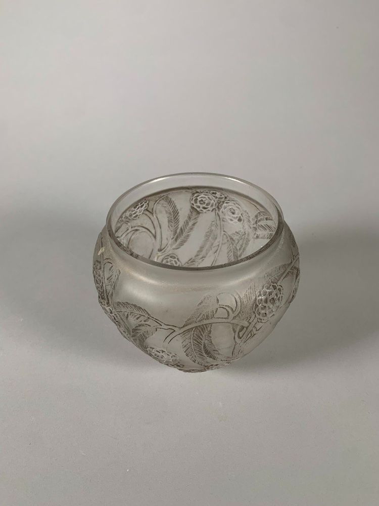 René Lalique (1860-1945)  Vase "nefliers", Vers 1930