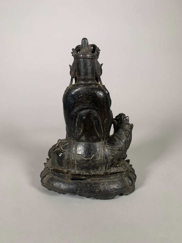 Skulptur einer Guanyin-Bodhisattva, Ming-Dynastie (1368–1644), China, 15.–16. Jahrhundert