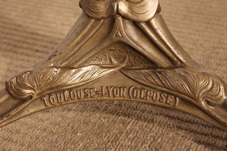 Hector Guimard Sockeltisch