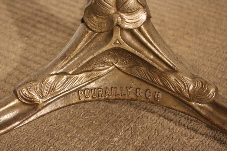 Hector Guimard Sockeltisch