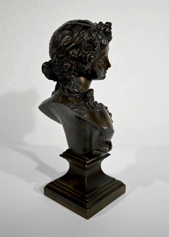 Bronzo "Giovane donna incoronata di fiori" dopo J.C. Marin - XIX secolo