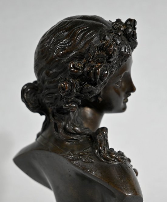 Bronzo "Giovane donna incoronata di fiori" dopo J.C. Marin - XIX secolo