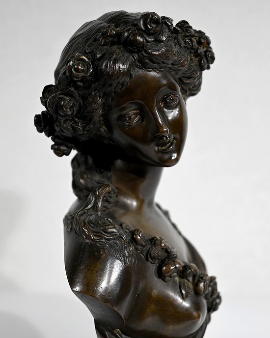 Bronzo "Giovane donna incoronata di fiori" dopo J.C. Marin - XIX secolo