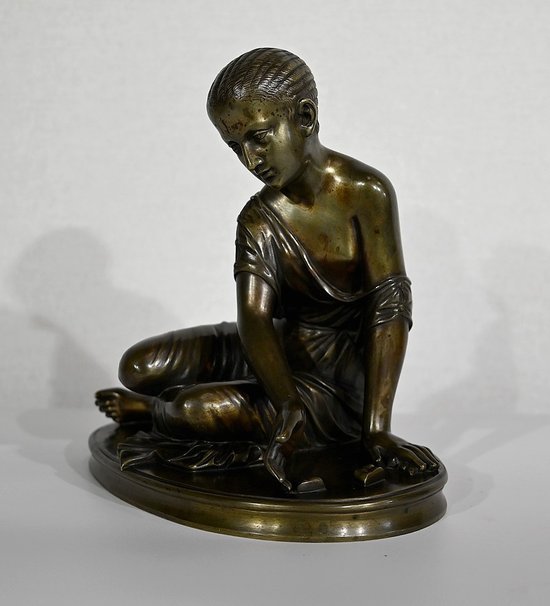 Bronze " The Osselet Player " after an antique statue - XIXth century