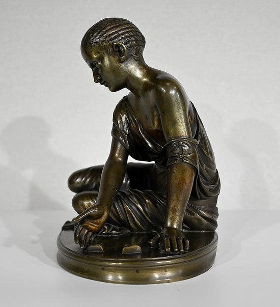 Bronze " The Osselet Player " after an antique statue - XIXth century