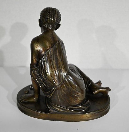 Bronze " The Osselet Player " after an antique statue - XIXth century