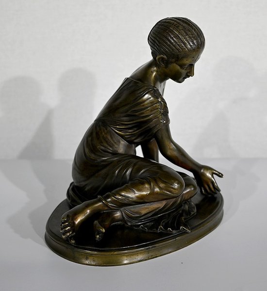 Bronze " The Osselet Player " after an antique statue - XIXth century