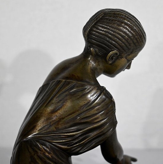 Bronze " The Osselet Player " after an antique statue - XIXth century