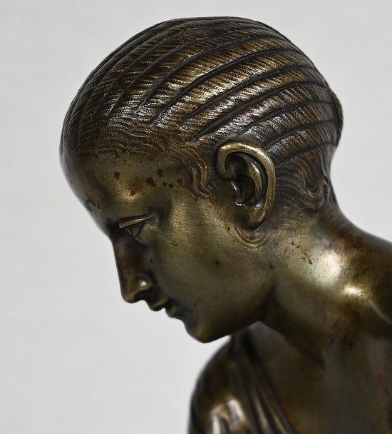 Bronze " The Osselet Player " after an antique statue - XIXth century