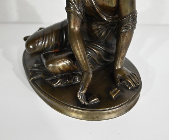 Bronze " The Osselet Player " after an antique statue - XIXth century