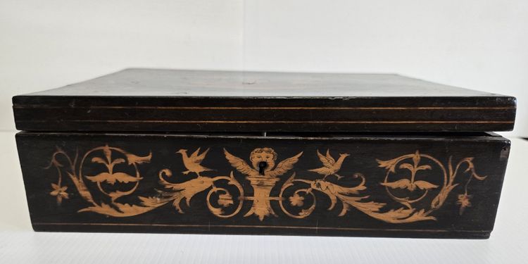 Sorrento marquetry box with a medallion scene of three dancers