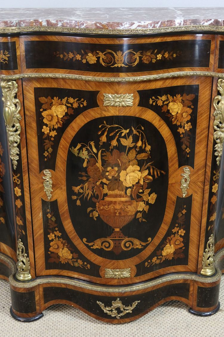 Sideboard mit Intarsien aus dem 19. Jahrhundert