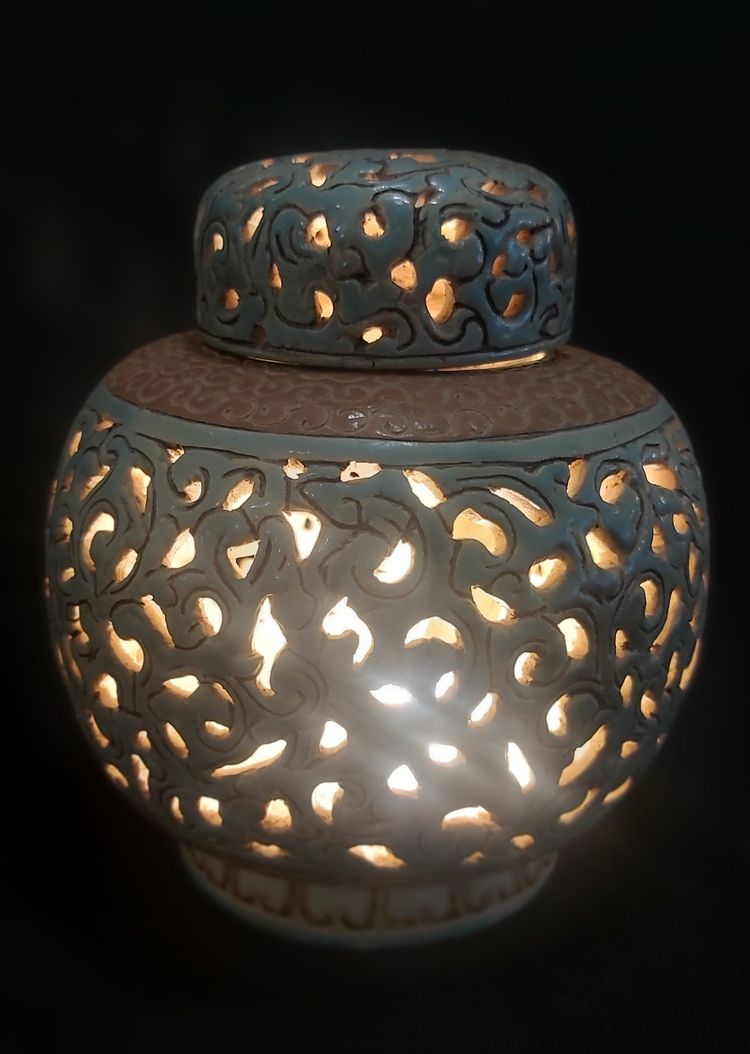 Vietnamese "vase-lamp"