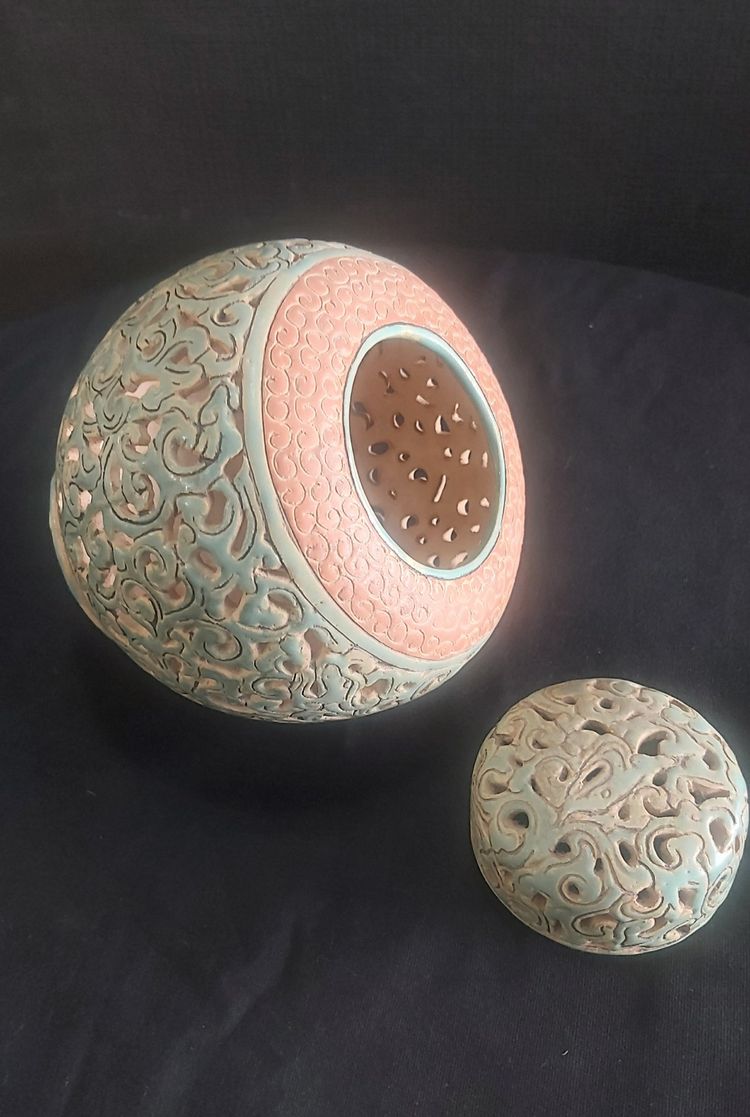 Vietnamese "vase-lamp"