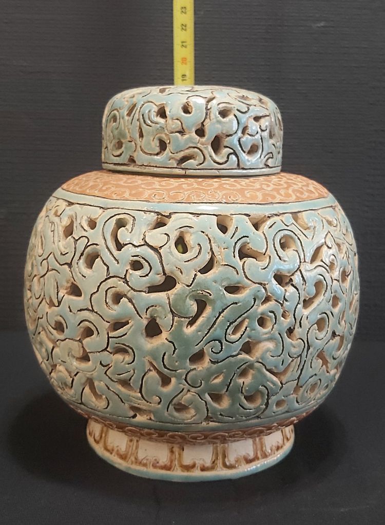 Vietnamese "vase-lamp"