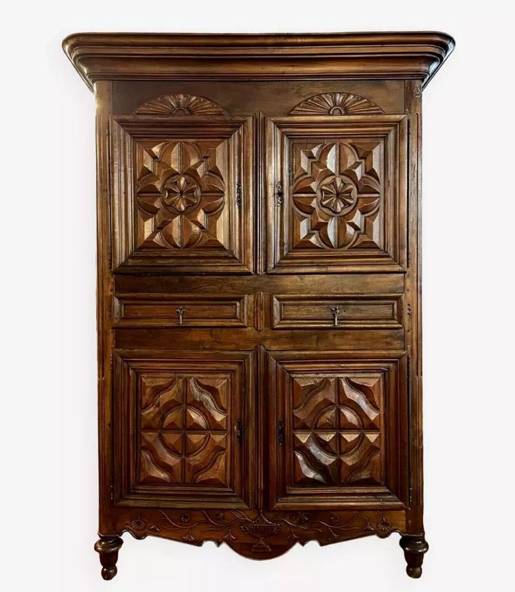 18th-century four-door cabinet in solid walnut