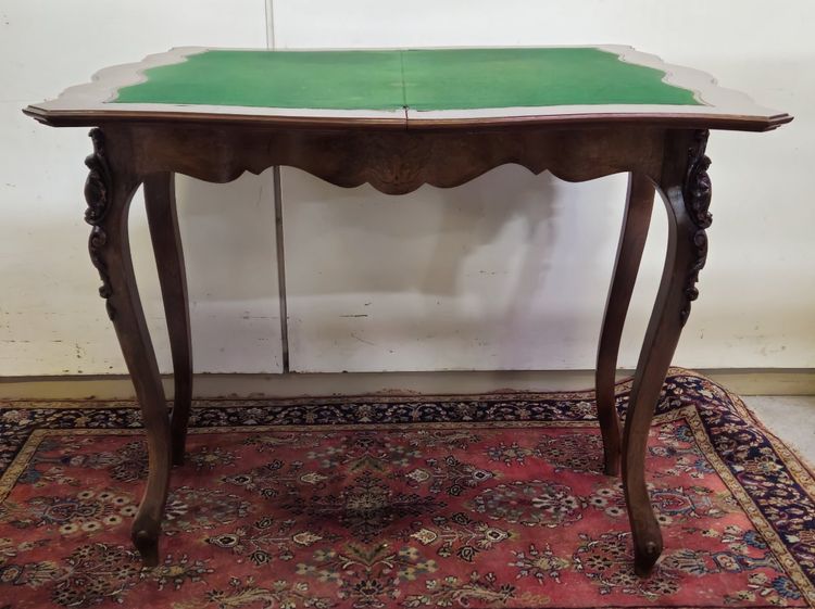 Tavolo da gioco in stile Luigi XV in intarsio e mogano
