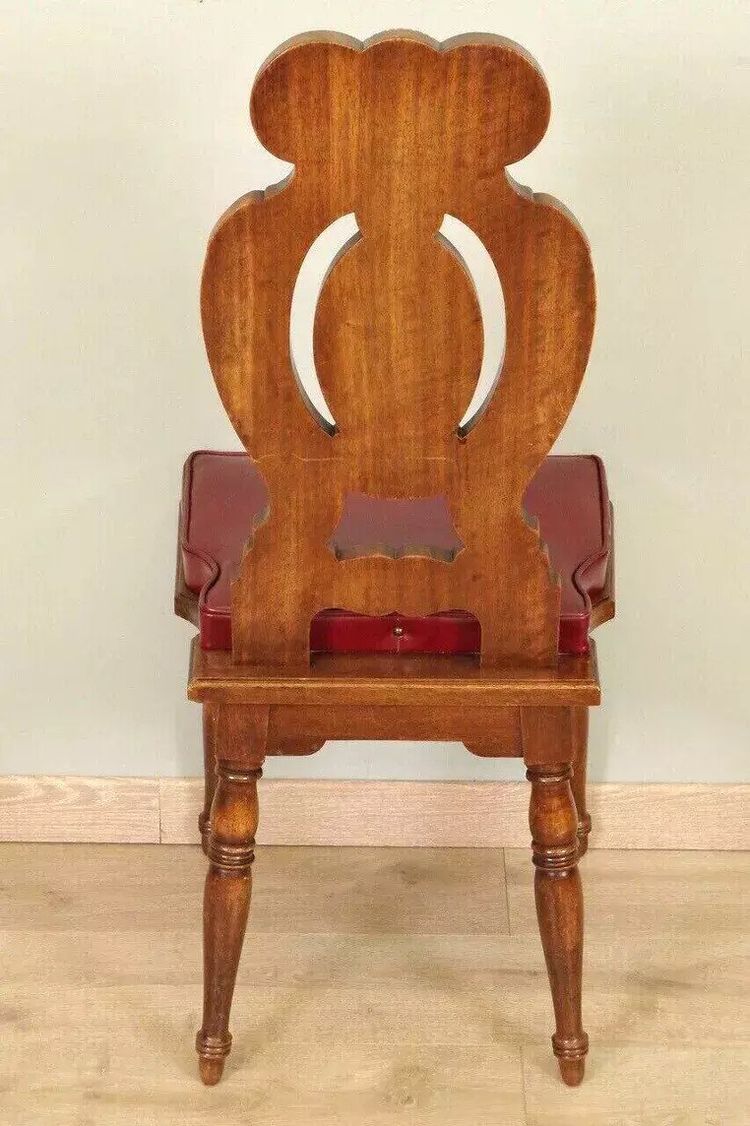 Set of 6 Italian Renaissance style chairs in finely carved solid walnut