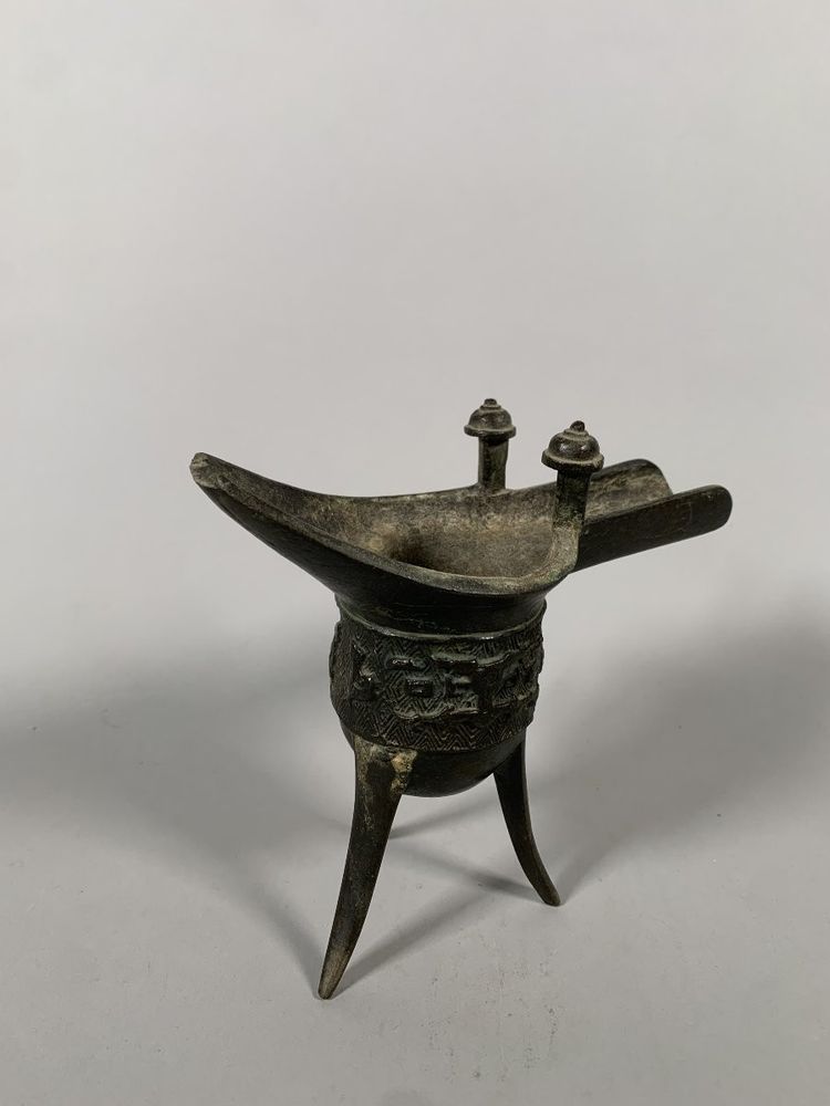 Coupe bronze tripode "Jue" Chine époque Ming (1368 - 1644)