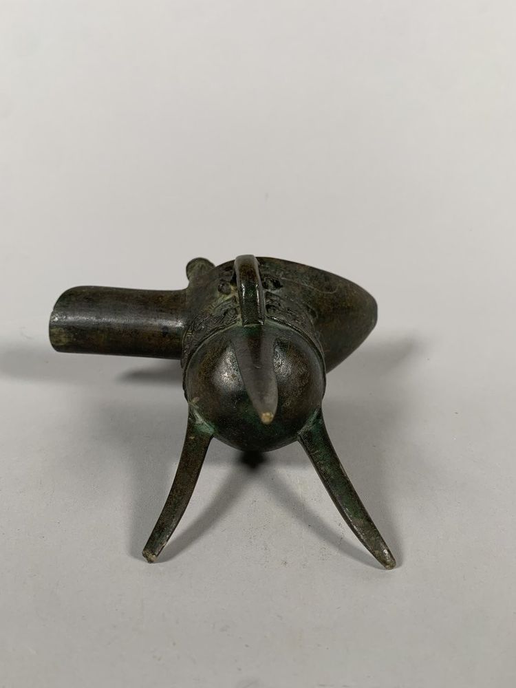 Coupe bronze tripode "Jue" Chine époque Ming (1368 - 1644)